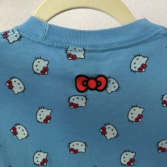 NIKE x HELLO KITTY sz M Tshirt AOP University Blue Short Sleeve DR5519 - Picture 6 of 9